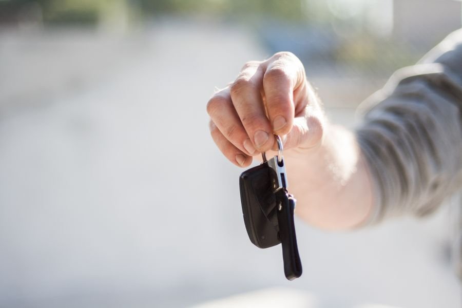 Remise des clés d'une voiture de location