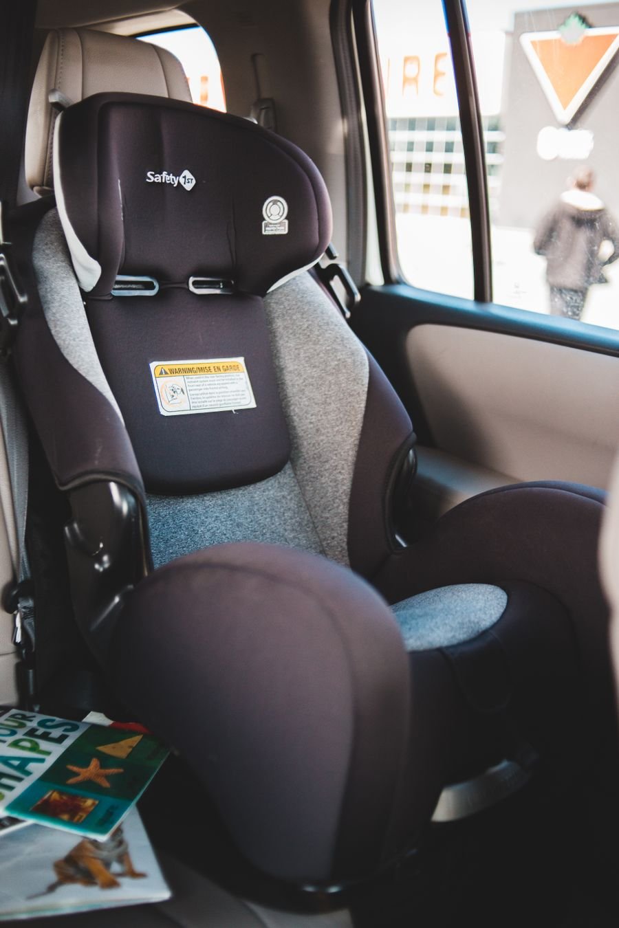 Siège enfant installé dans une voiture